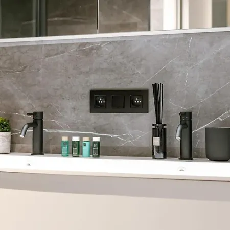 아파트 Huswell - High End Nearby The In With Parking 크노케-하이스트