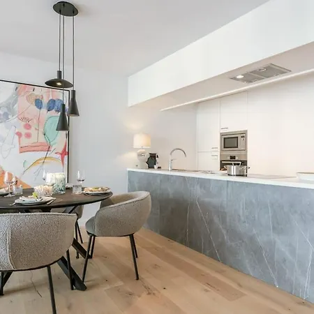 Huswell - High End Nearby The In With Parking Apartamento *