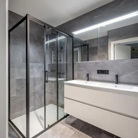 아파트 Huswell - High End Nearby The In With Parking 크노케-하이스트